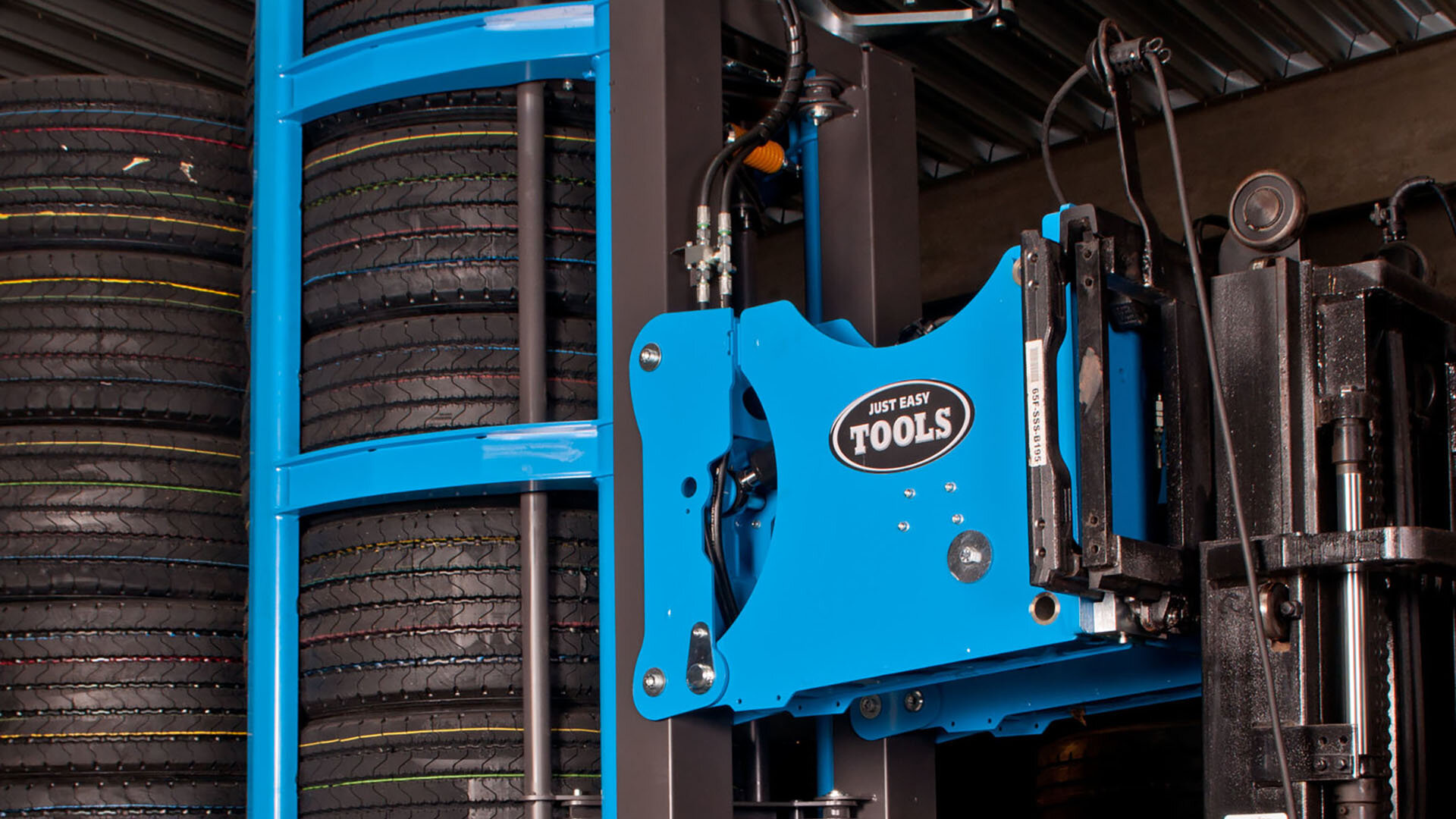 Easy Stacker 1200 - handling of stacks of truck tyres made safe and easy