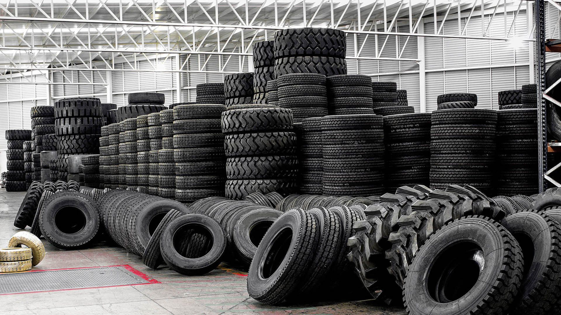 Optimize tyre stock capacity using Easy Stacker 1600