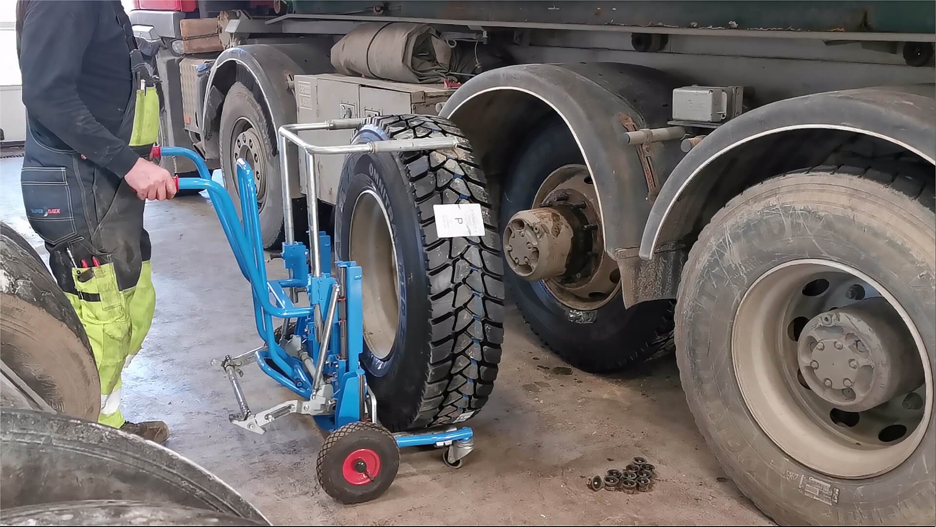 Manipulación fácil y ergonómica de los conjuntos de ruedas de camión