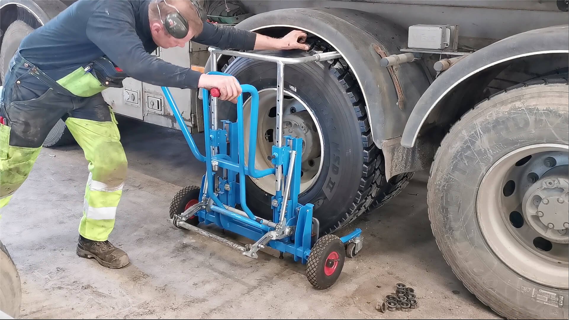 Roda fácil de rodar manualmente para alinhamento de cubos e parafusos utilizando os rolos incorporados