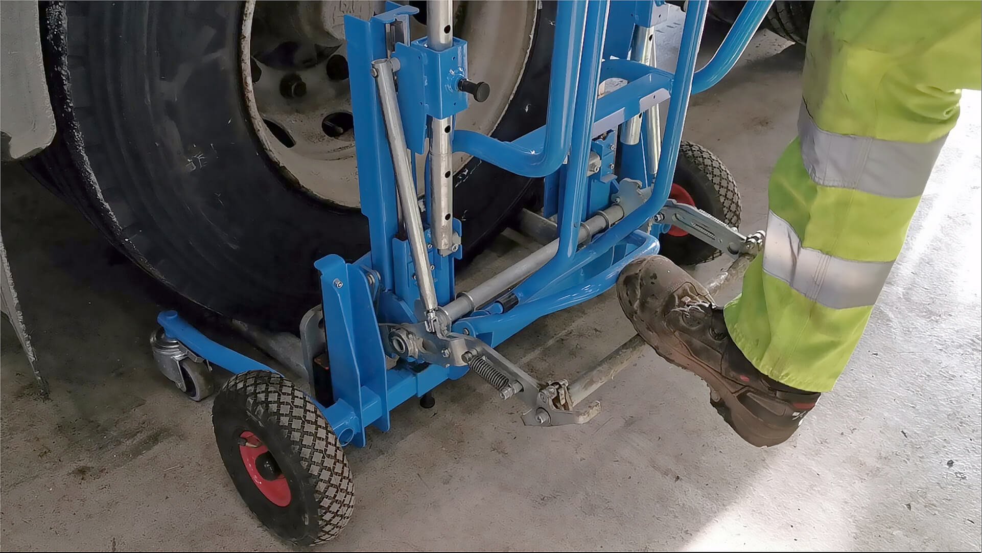 Fácil de levantar os conjuntos de rodas por manípulo ou pedal