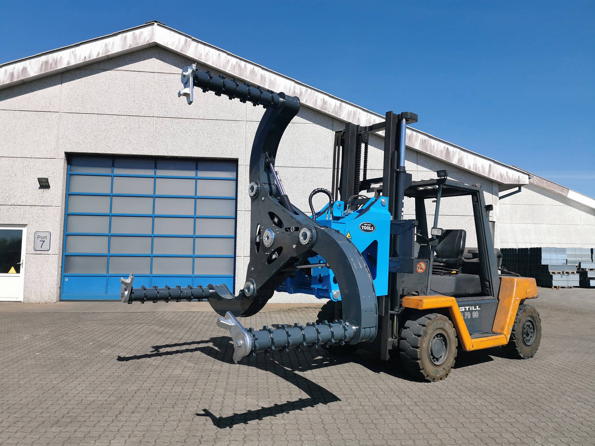 Easy Gripper 2800-3.2T traite les pneus OTR jusqu'à 3,2 tonnes