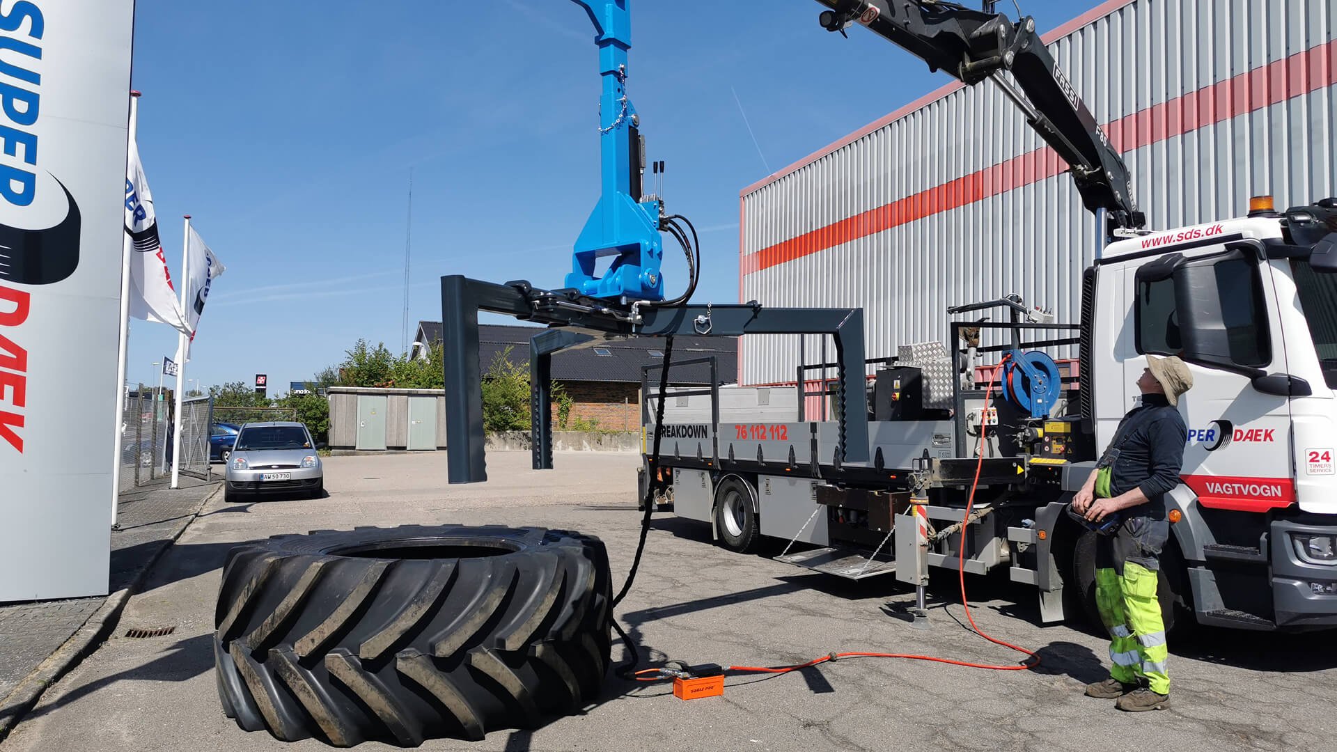 Easy Gripper La grue facilite le service mobile des pneus OTR