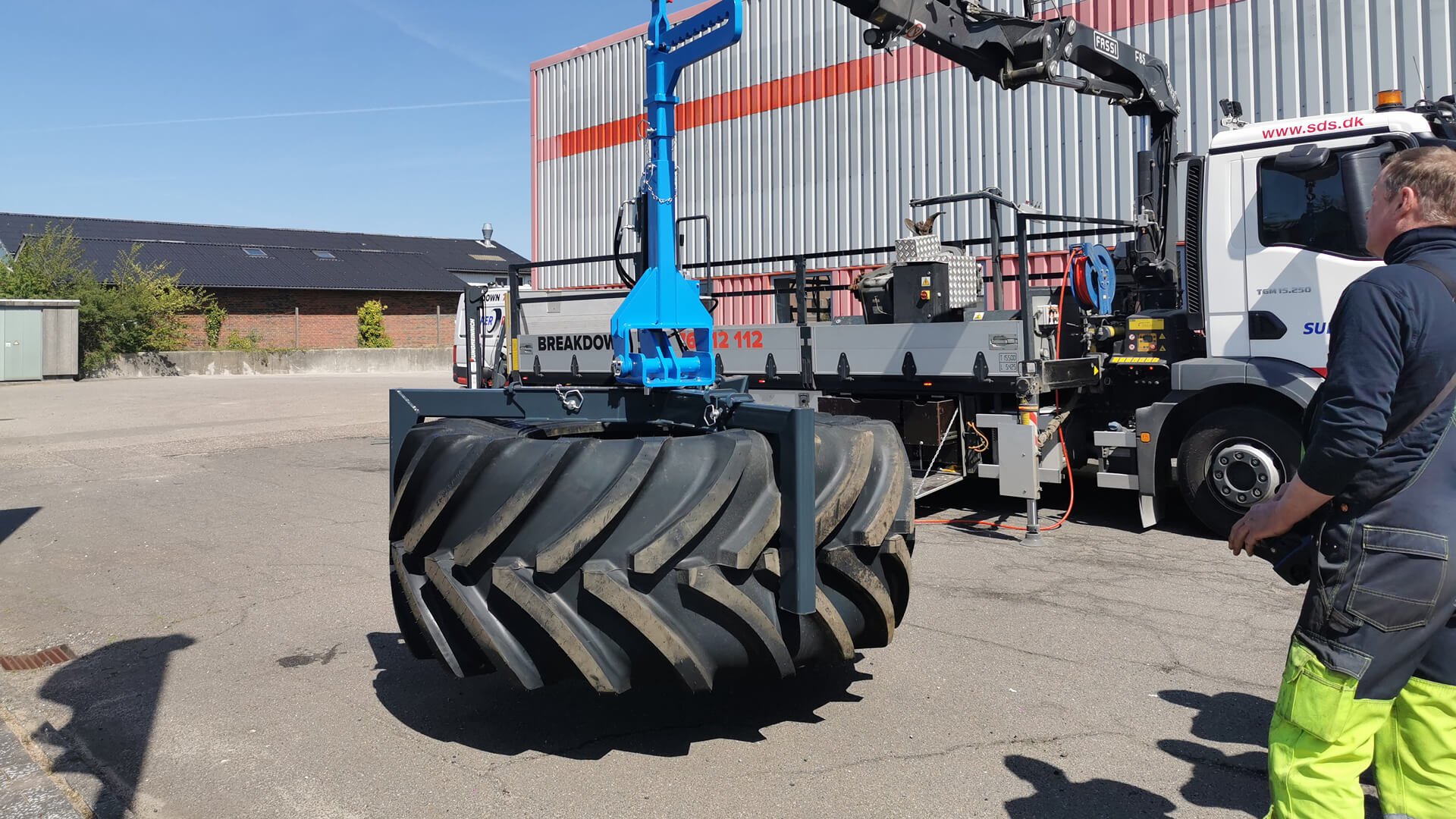 Easy Gripper La grue facilite le service mobile des pneus OTR