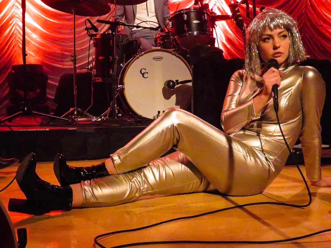 Angel Olsen silver jumpsuit Ellen Qbertplaya.jpg