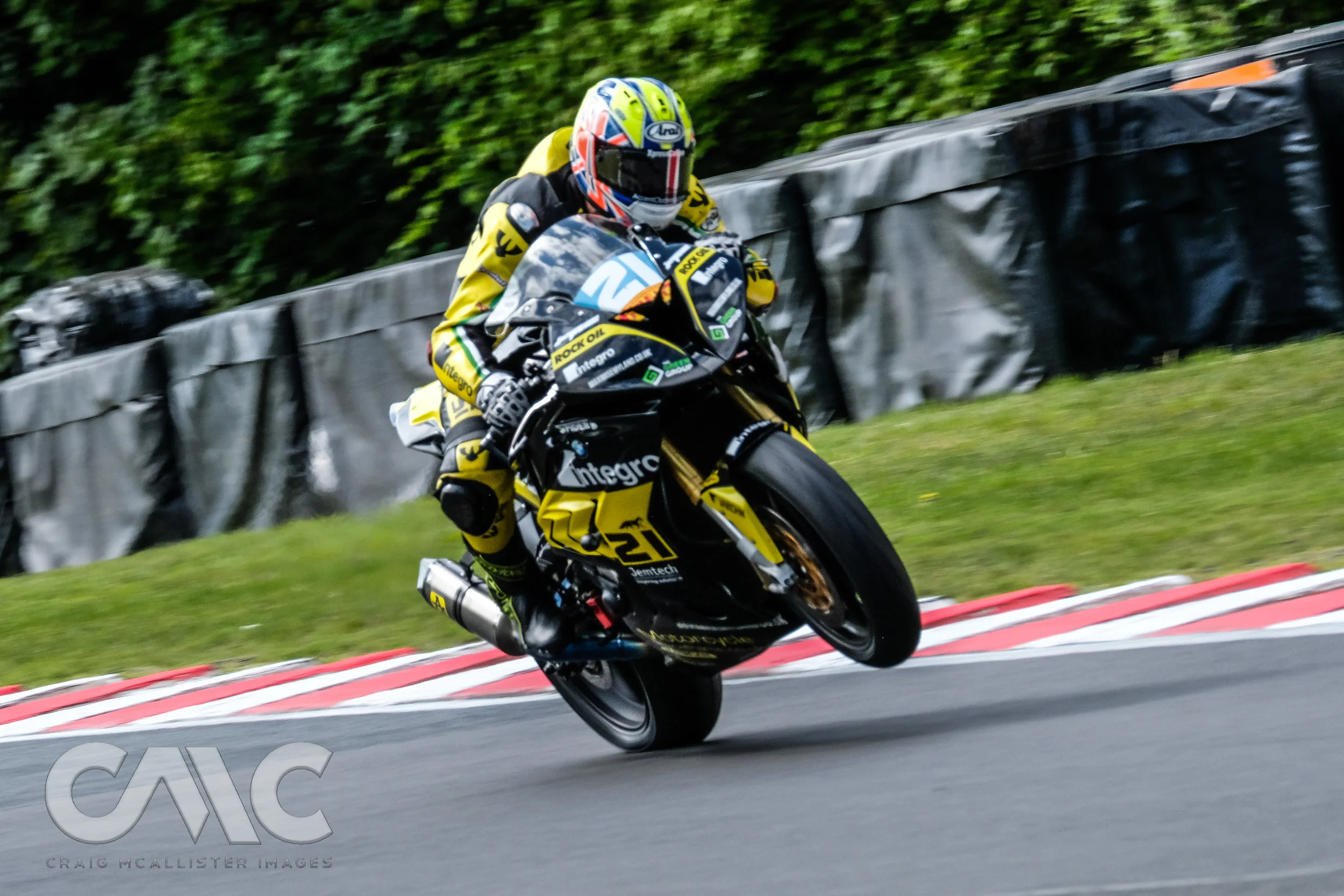 2019_BSB_Round2_Oulton_Park_CMC21682.jpg