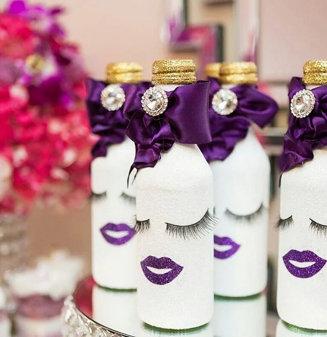 "PUCKER UP IT'S GIRLS NIGHT!" 👄#RoyalBashEvents #RoyalBashEventsNyc #NycEventPlanners #GirlsNight ##Lashes #Lips #Purplelip #ChloeandKimmy