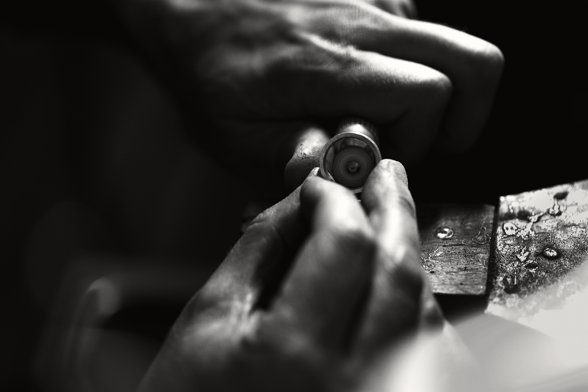 gg hands inside ring.png