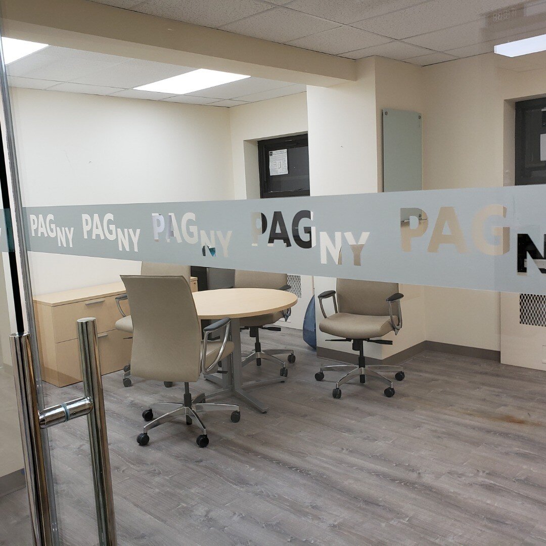 custom frosted vinyl / etched glass distraction marking film applied to glass doors and glass paneling inside offic.  #interiors #officeinteriors #corporateinteriors #interiordesign #commercialdesign #commercialinteriordesign #lobbydesign #officedesi