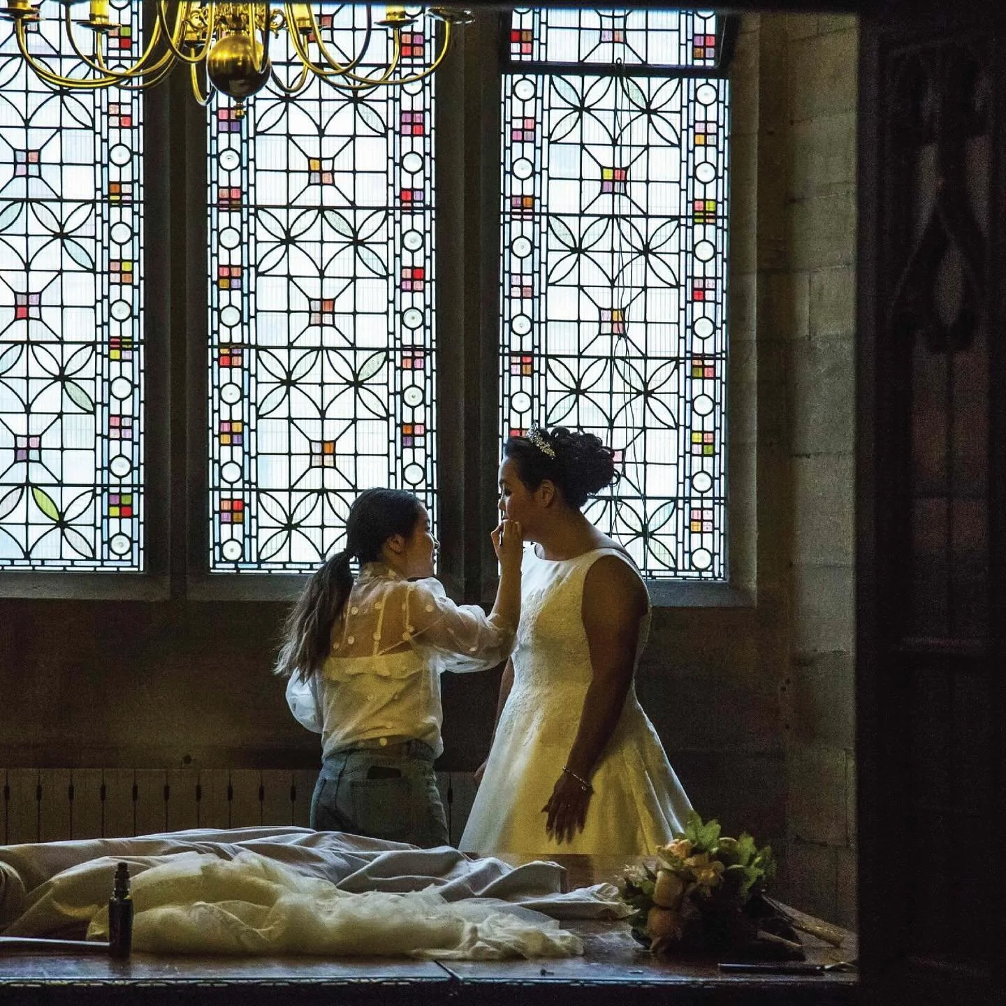 #throwback to Jaymie&rsquo;s wedding 👰🏻
.
.
.
This was slightly different as she wore a traditional English bridal gown in the day and changed into a traditional Chinese qi pao in the evening! 😍 

In terms of hair and makeup, we opted for somethin