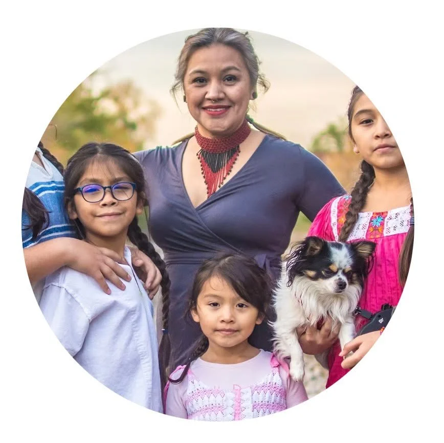 Meet our Community Collaborators-people we just love-Social Friday!
Juanita Montoya (she/them/ella)
(Chicago/ Bilingüe Español)
CPM, LMT, SpBCPE, SpBAP. Licensed Massage Therapist (LMT), Spinning Babies Certified Parent Educator and Spi