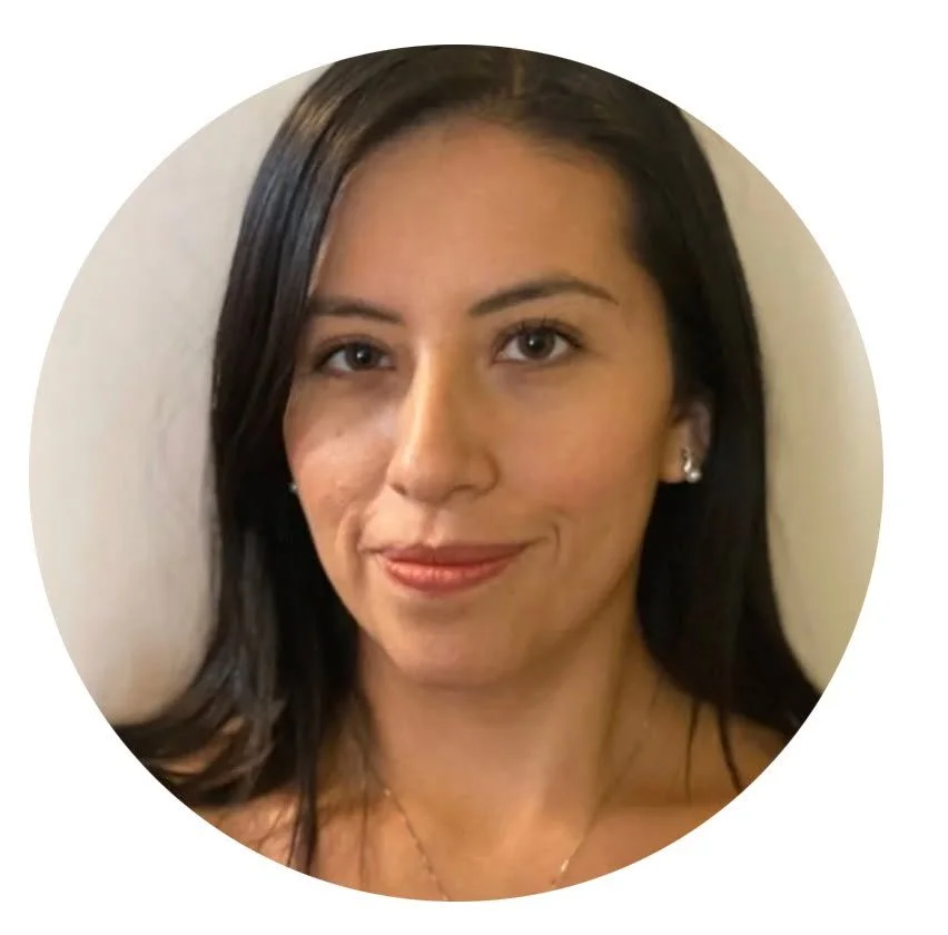 Meet our community collaborators- folks we love-social Friday! 

Meet Mayra Elisa Buitr&oacute;n (she/her/ella)
(Chicago/Biling&uuml;e-Espa&ntilde;ol)

Birth, postpartum , and bereavement Doula , and Perinatal Educator through CAPPA.

We love the wor