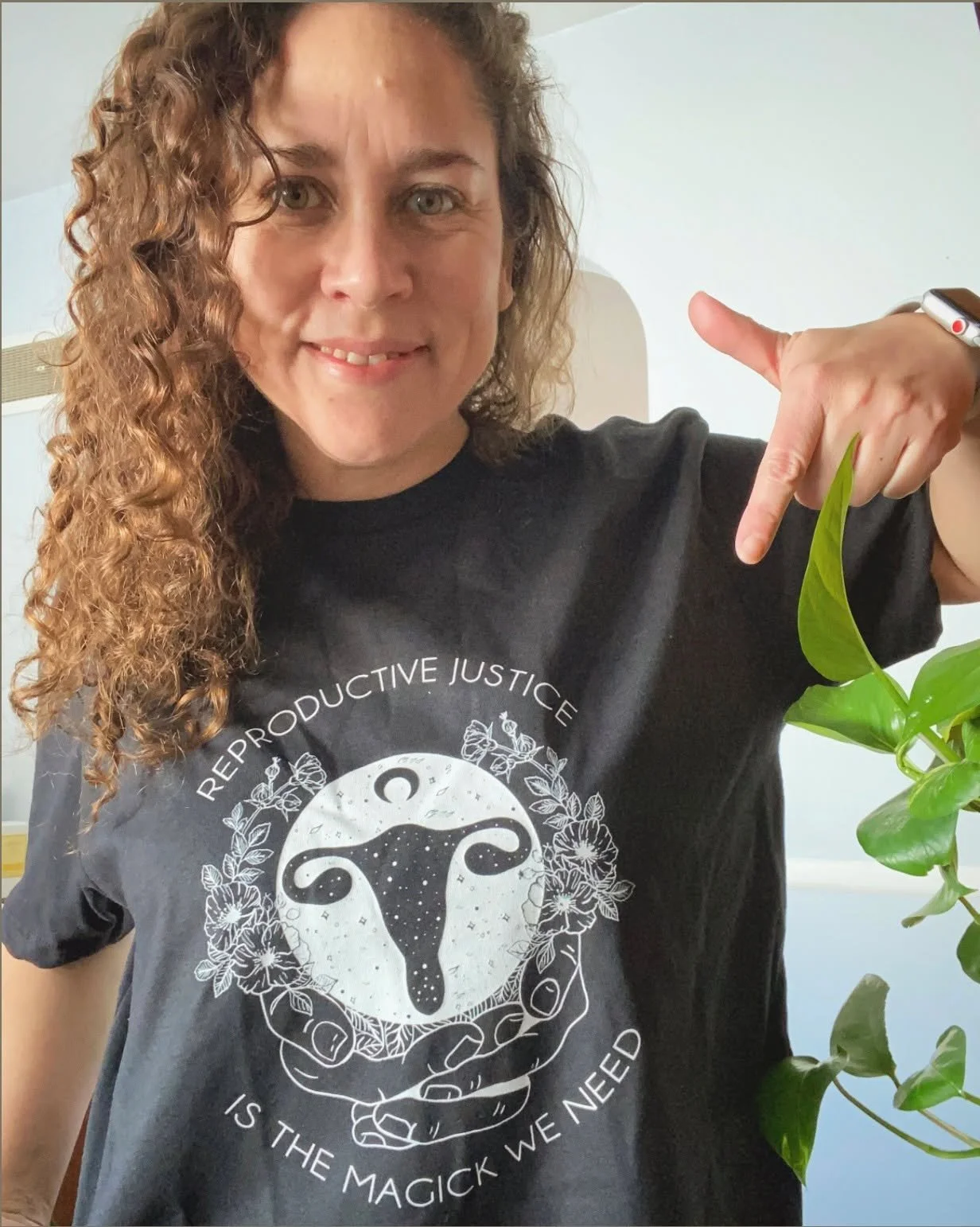 Meet our Community Collaborators-people we just love-Social Friday!

Cot&eacute; S&aacute;ez (she/her/ella)
(Chicago/ Biling&uuml;e-Espa&ntilde;ol)

Certified Advanced Holistic Birth and Postpartum Doula, Birth Assistant, Holistic Childbirth Educator