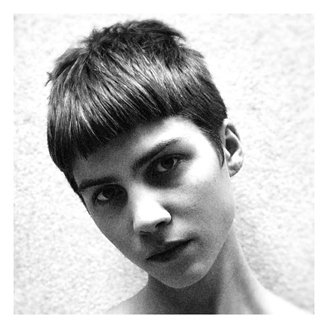 Backstage cuts 
@lemaire_official 
Key hair @jamespecis .
.
.
.
#ss20 #paris #Lemaire #pixiecut #razorcut