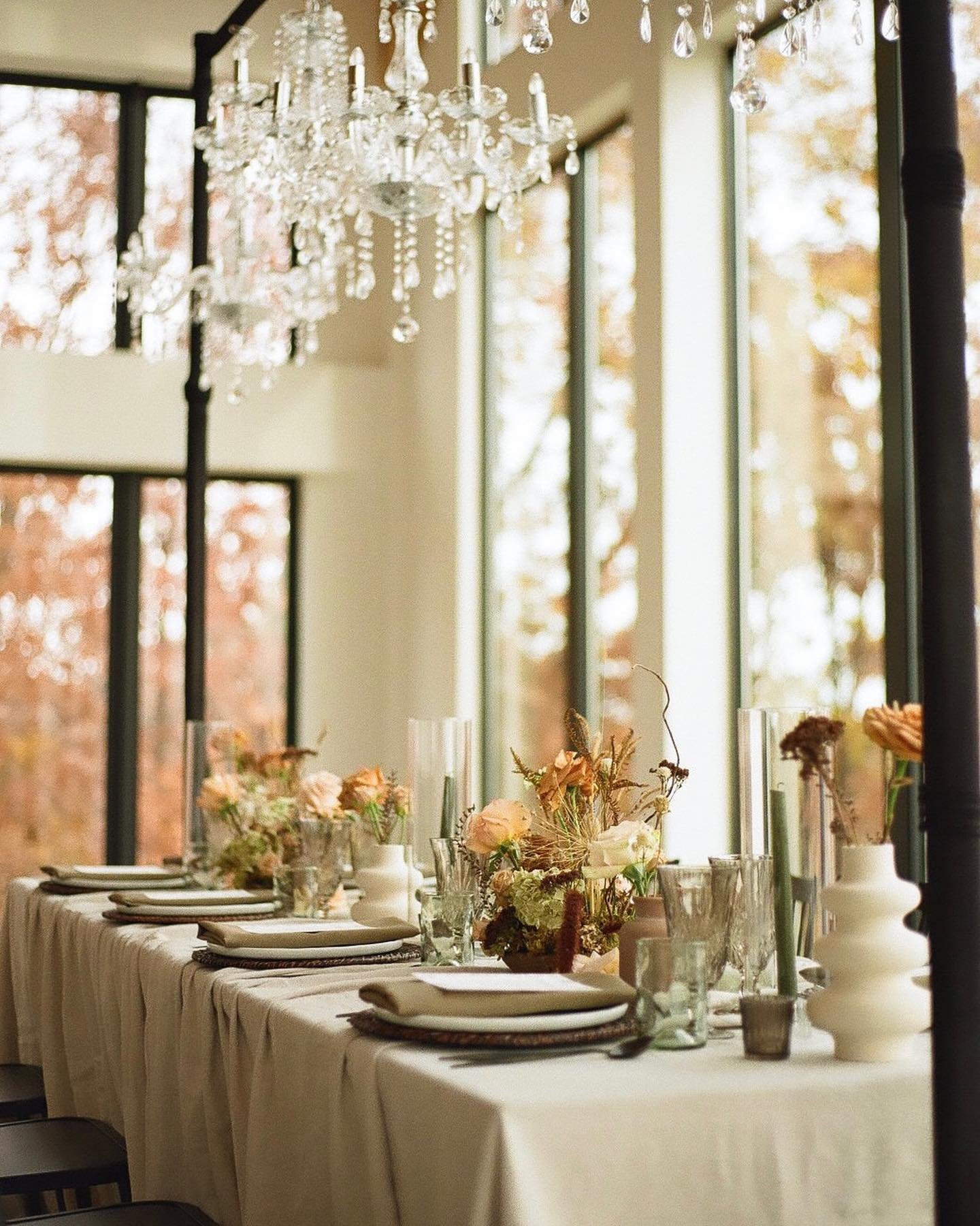 Table scape details for film Friday. Designed by @courtneyjeanweddings and florals by @rosewoodeventfloral.