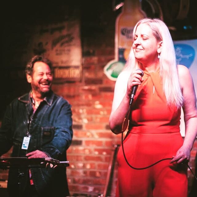 At the @bratgirlmedia Rum Boogie Cafe showcase with @colinjohnmusic during the 2020 International Blues Challenge in Memphis. It is always a treat playing with our friends and heroes. Thank you❤️🤙🏽🎵
Photo: Lisa Gray, Graystudio1

#vocals #guitar #