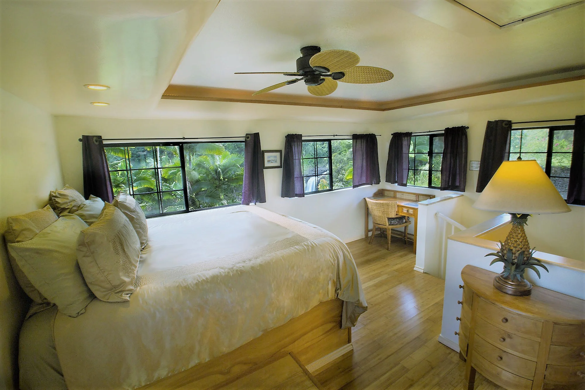 The Pagoda Guest House, overlooking Kulaniapia Falls