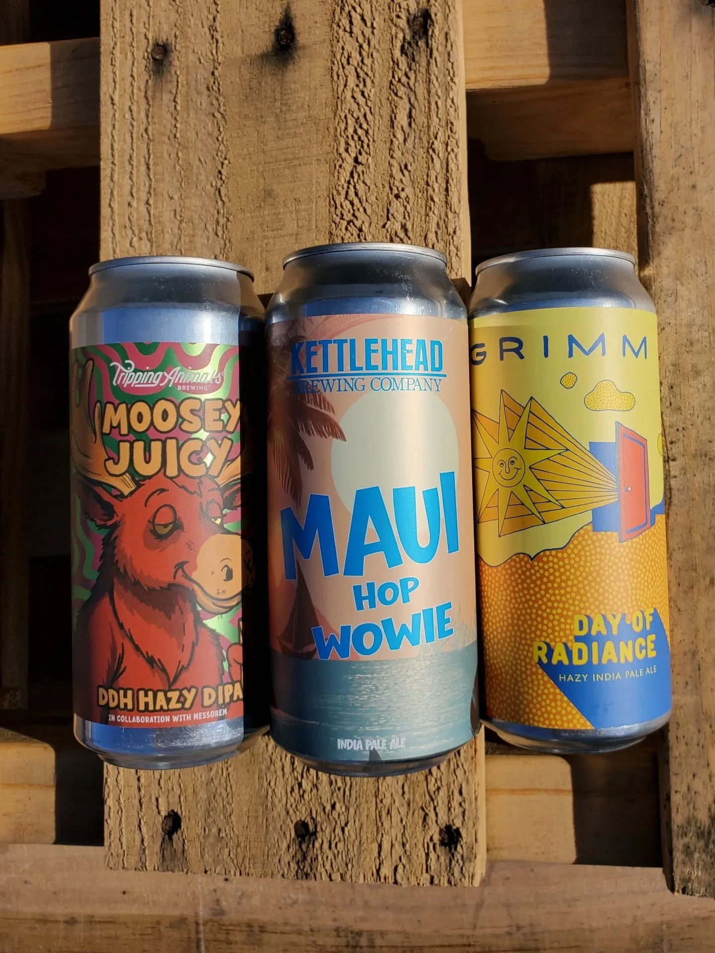 Just in: Tripping Animals Moosey Juicy ddh hazy DIPA, Kettlehead Maui Hop Wowie IPA with pineapple flavor, and Grimm Days Of Radiance hazy IPA with Luminosa and Ctira. All pair well with soaking up the Autumn sun!

#ipa #dipa #hazy #pineappleipa #lum