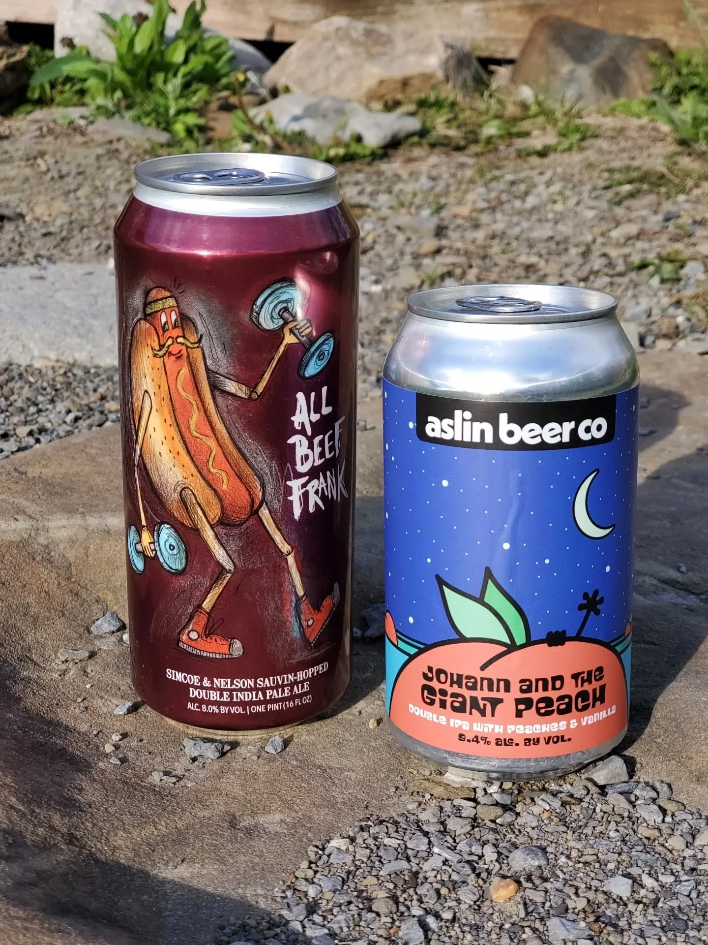 Meet Frank and Johann, two double IPAs from today's delivery🍺

-All Beef Frank is a DIPA from Hop Butcher with Simcoe and Nelson Sauvin hops, 8% abv
-Johann And The Giant Peach is a DIPA from Aslin with peaches and vanilla, 9.4% abv

#dipa #peachipa