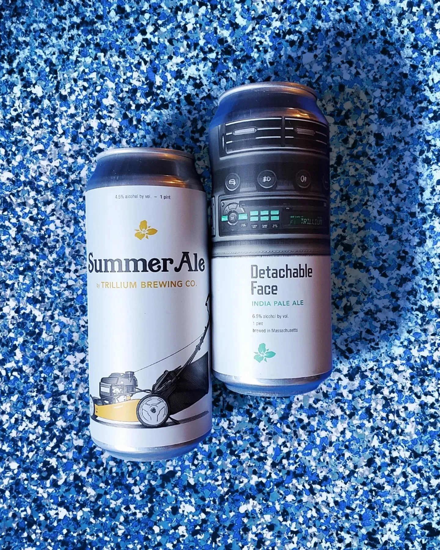 Trillium SZN🍺🌱 Summer Ale, and Detachable Face arrived today! Summer Ale is a 4.5% ale with orange, pink peppercorn, and black tea. Detachable Face is a 6.5% IPA with Citra and Nectaron hops. Cheers!

#pinkpeppercorn #teabeer #citrahops #motuekahop