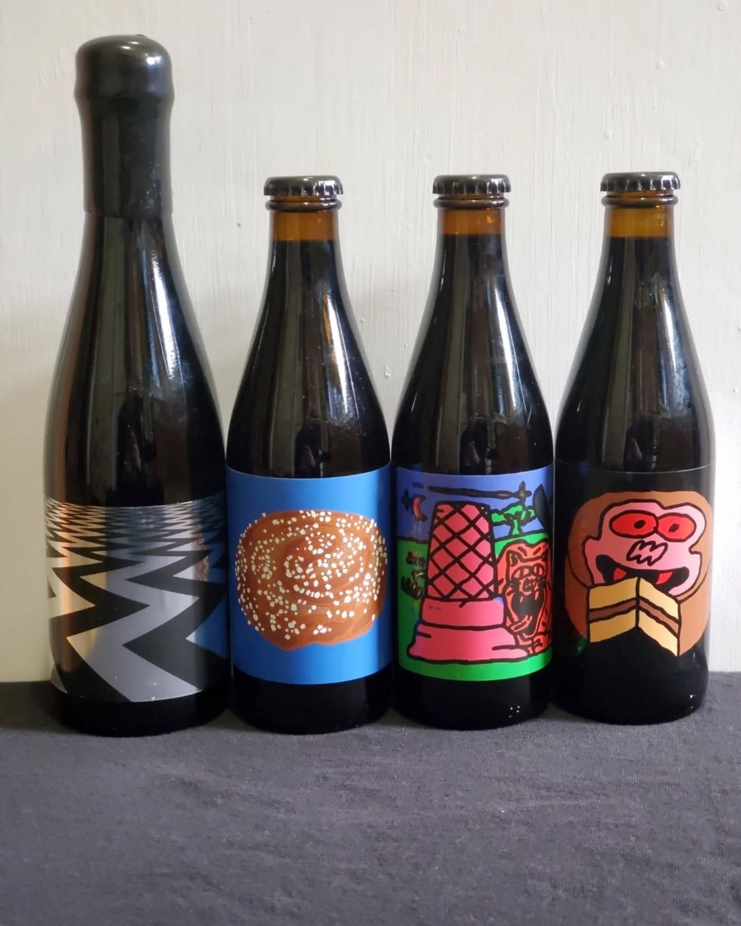 Four crazy awesome stouts from Omnipollo! Back In Style, Kanelbullar, Safari, and Fundamental Cake. All barrel aged and all imperial. 🍻🍻🍻 Swipe or zoom for details 👉

#imperialstout #pastrystout #omnipollo #dugges #barrelaged