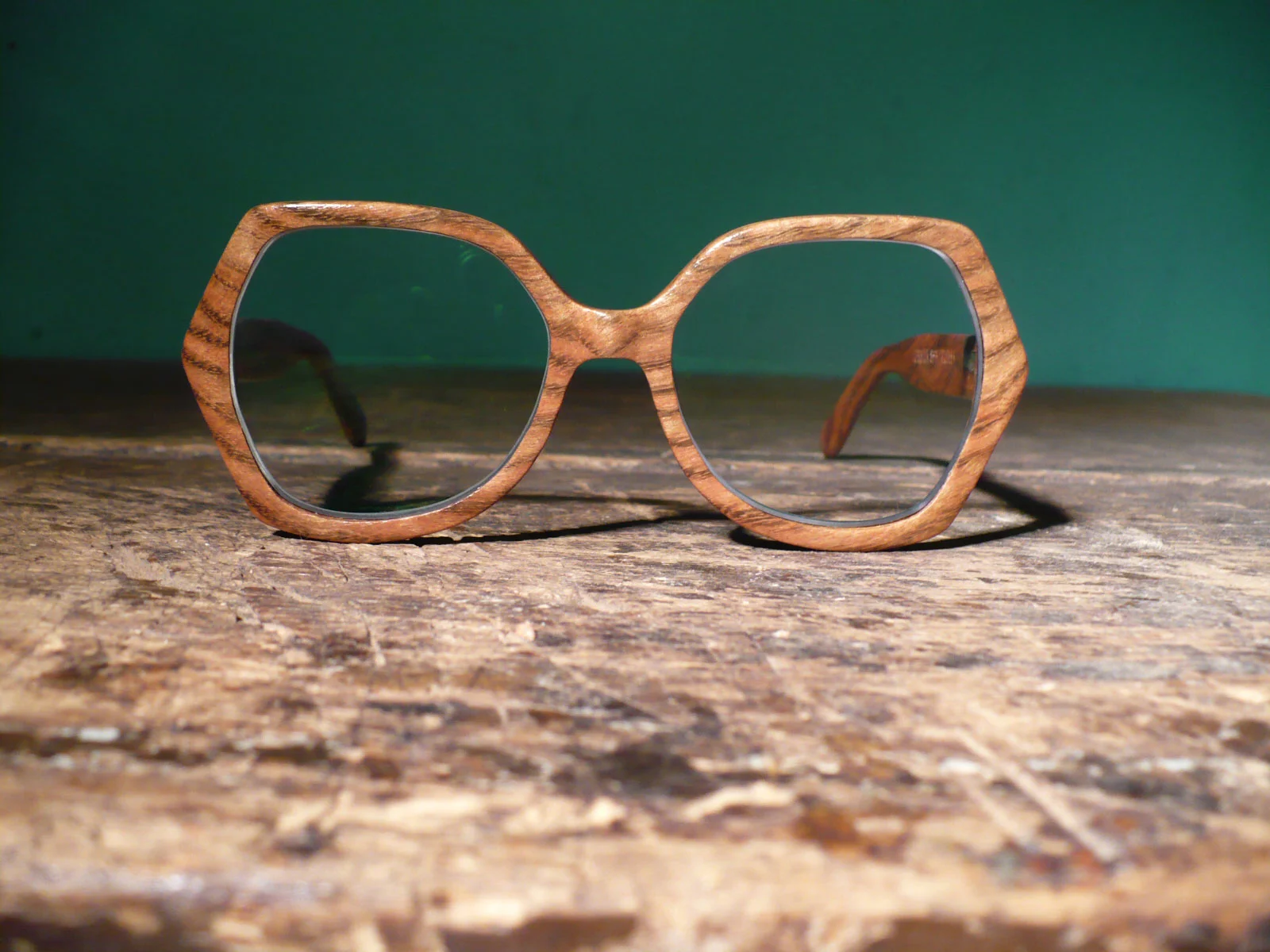 vintage-womens-eyewear-wood.jpg