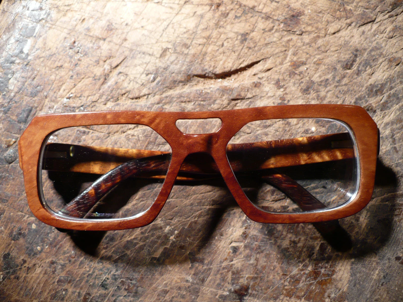 vintage-wood-eyewear-glasses-urban.jpg