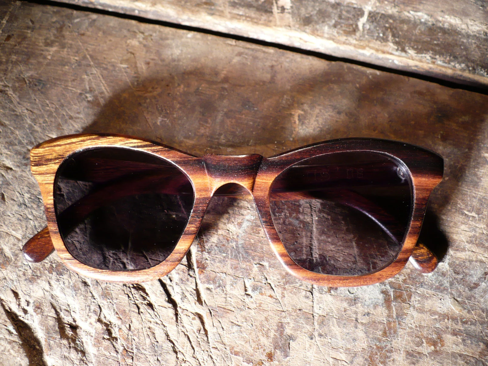 godard-sunglasses-wood-custom-urban.jpg