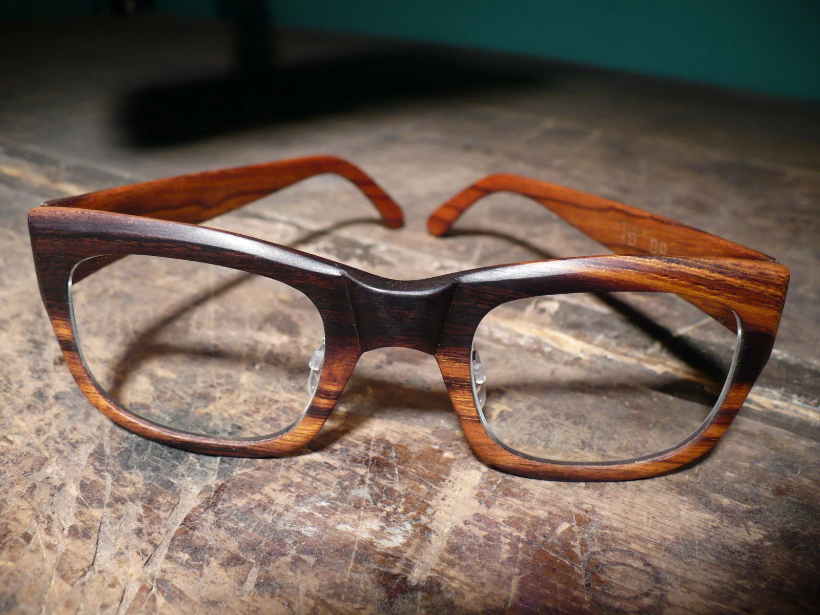 hand-made-eyewear-glasses-wood.jpg