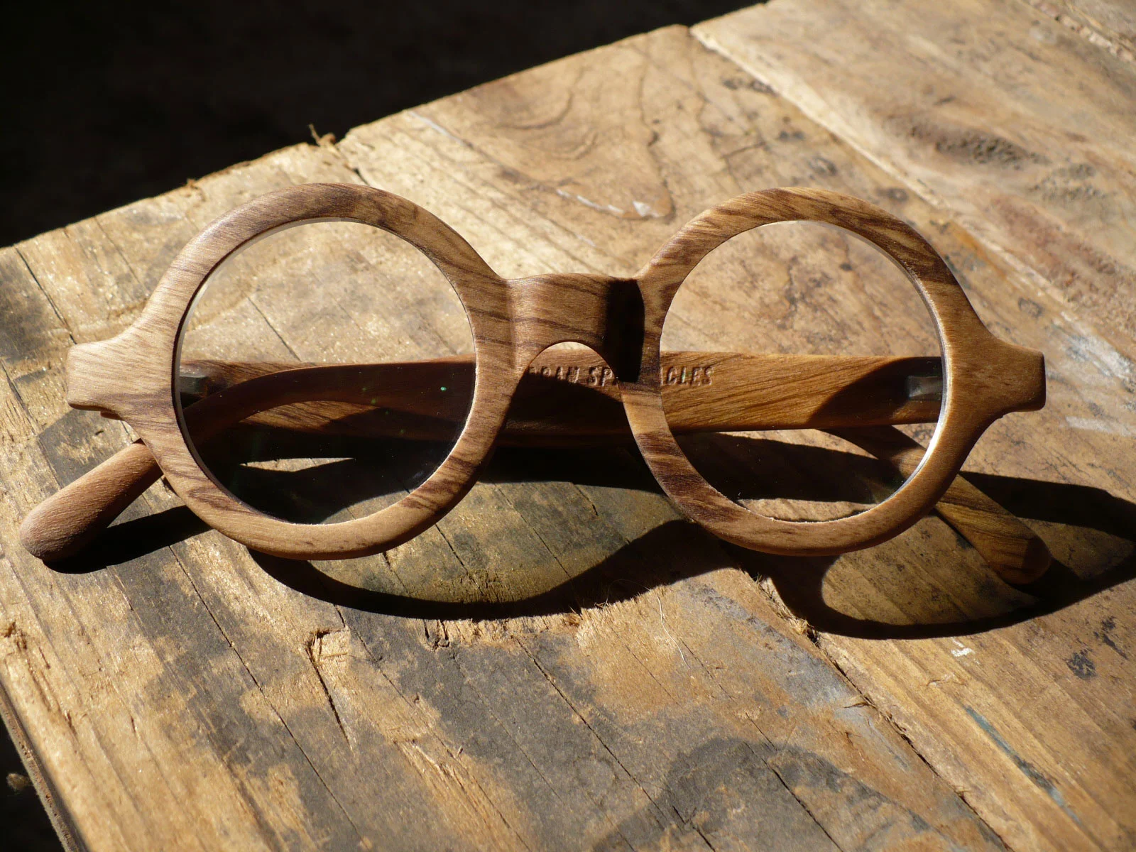 architects-glasses-circular-wood-custom-eyewear.jpg