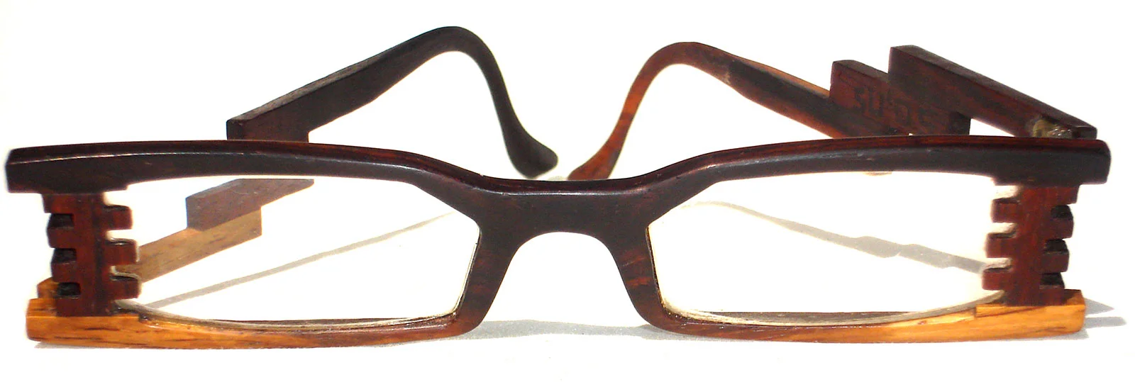 custom-eyewear-design-wood-special.jpg