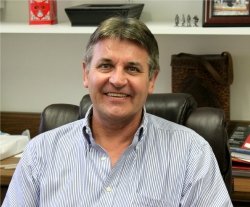 Dr. André Nel