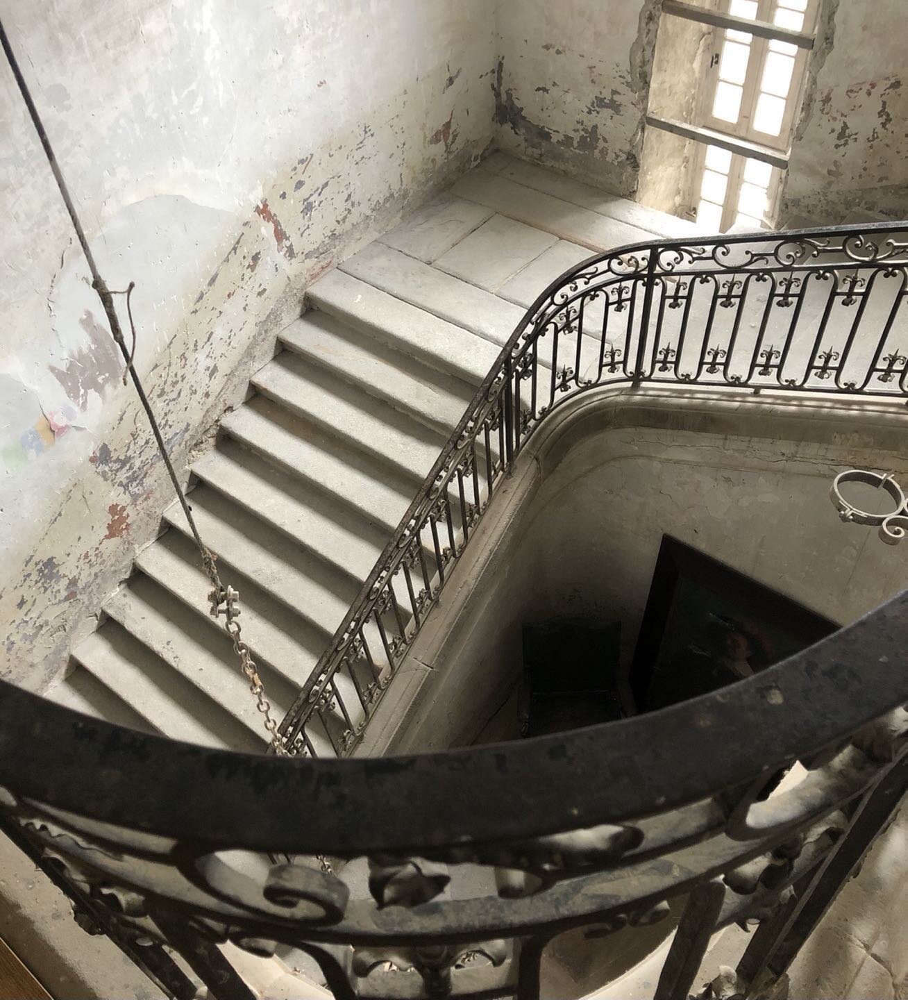 Stairway To Heaven. @chateaugudanes
@tracyvalentinawood

#chateau #chateaugudanes #france #pyrenees #architecture