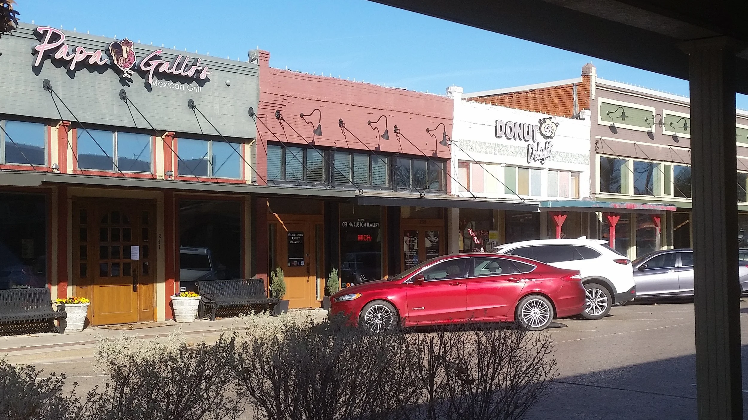 Right between Papa Gallo's and Donut Delights is Pecan Street Suites.
