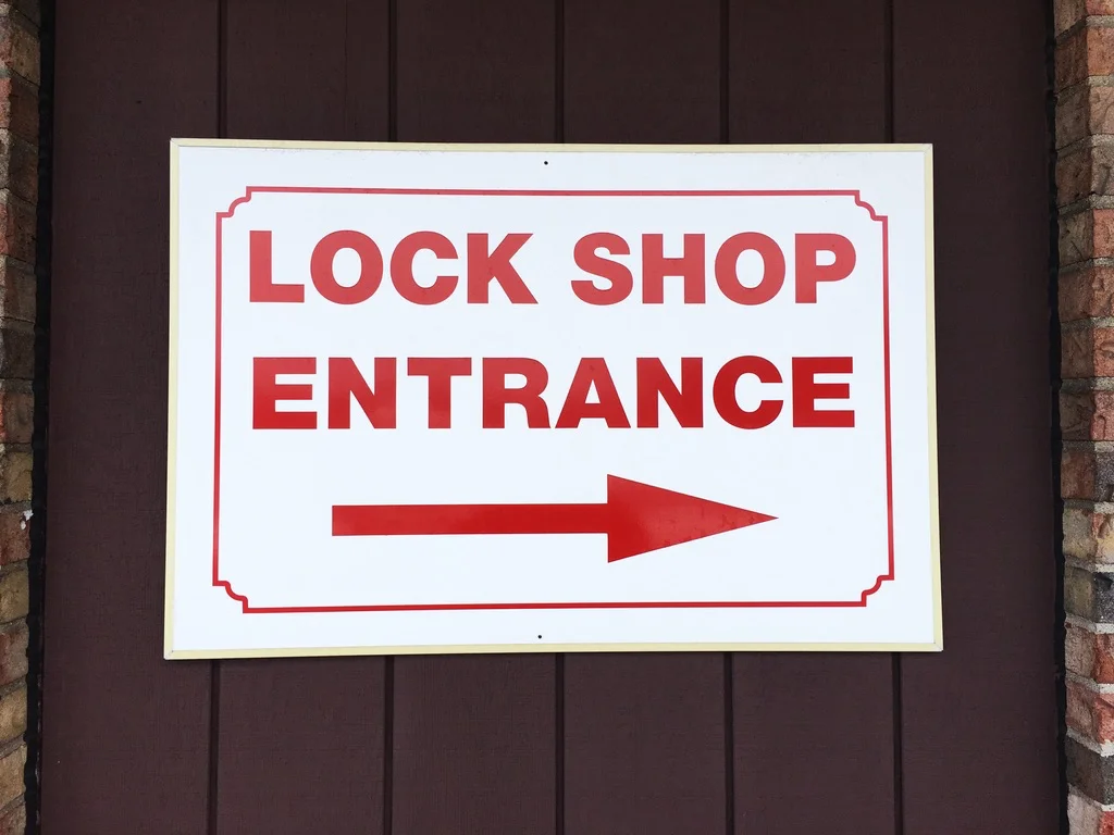 Lock-shop-entrance-plymouth.jpg