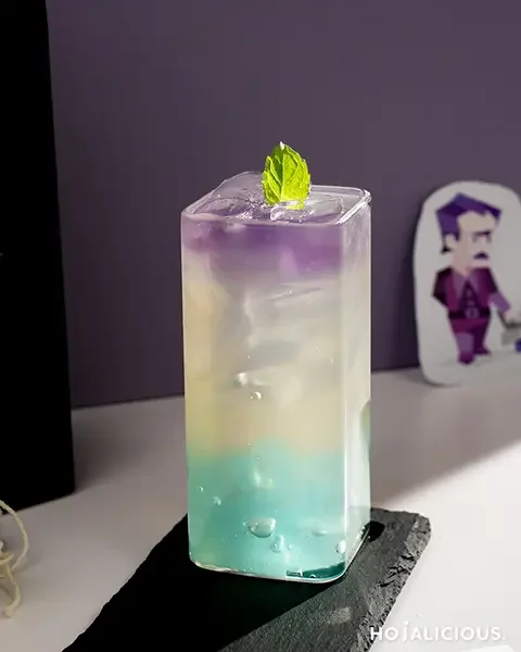 INTJ Blue Citrus Sparkling Tea, butterfly pea lemonade layered with lemon sparkling drink and lychee jelly