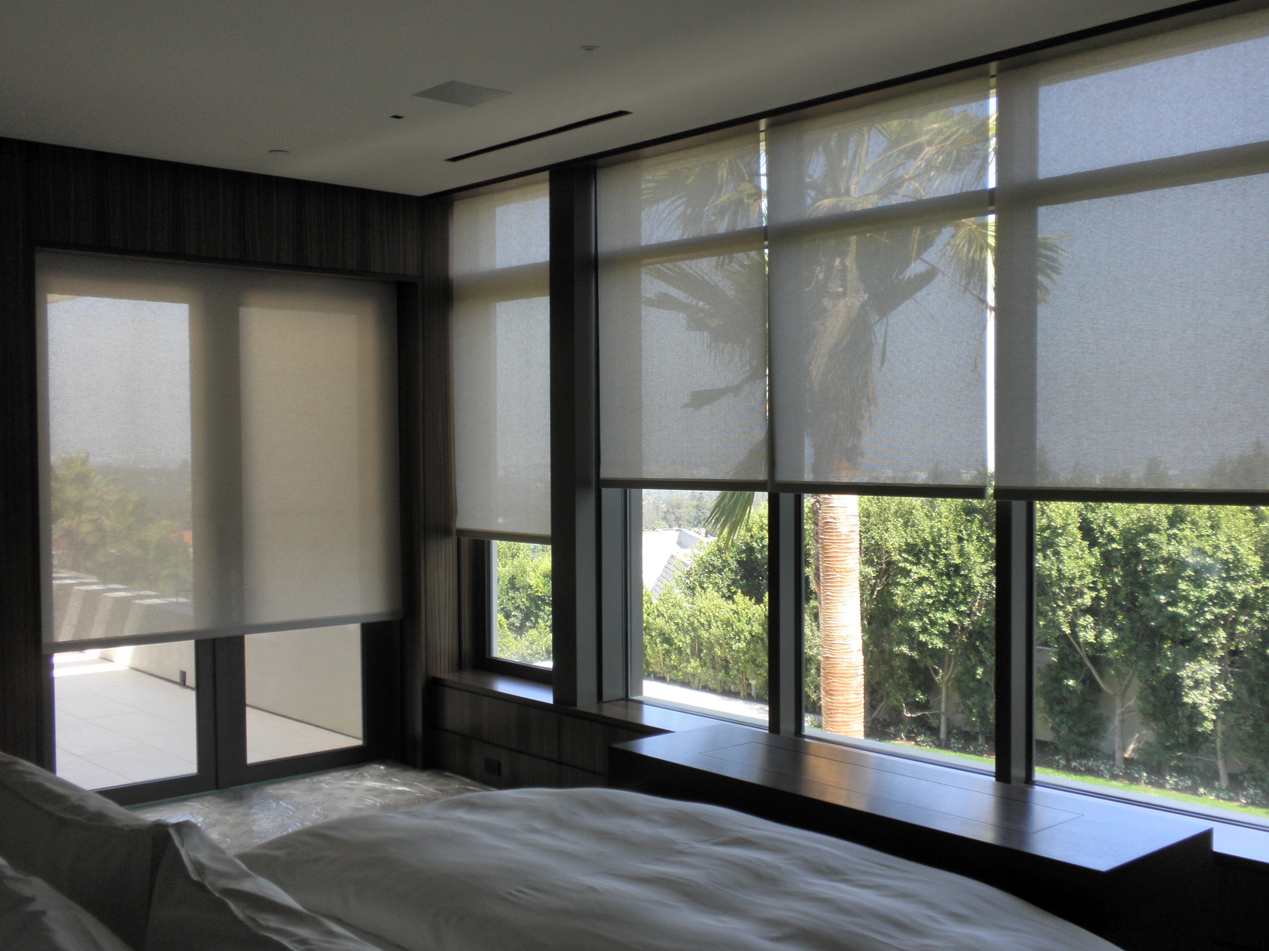 Automated-shading-in-mansion-house-controlled-from-iPad.jpg