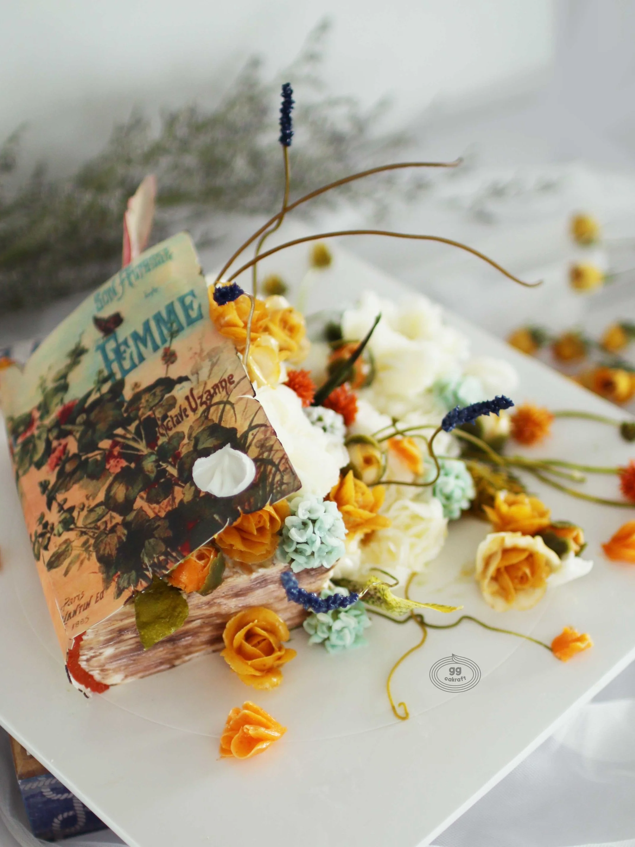 Day 2. Book cake (Real Cake) - Hans on course : All lessons consist of hands-on. Icing, Flower piping, Arrange, .. , etc. - - All but the butter cream manufacturing demonstration is a hands-on course. - English Rose, Hydrangea, Jasmin, Delphinum, 3D stem , 3D leaf. - Book Cake icing