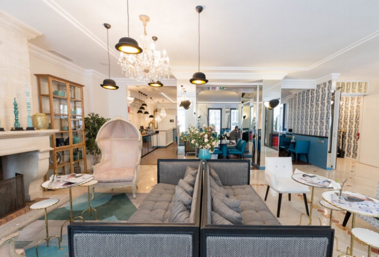 lobby--v16536095.jpg