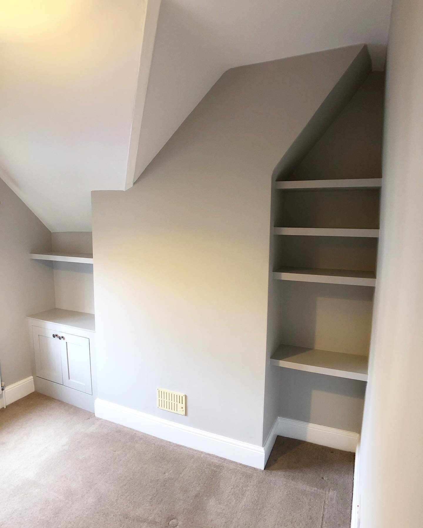 Returned to this three bed house in #Ashtead to work on a couple of bedrooms. Built a small cabinet, 5 shelves and then fully decorated. Colour is @farrowandball Cornforth White. Keep swiping to see the before photos. #RichardsonInteriors #PaintingAn