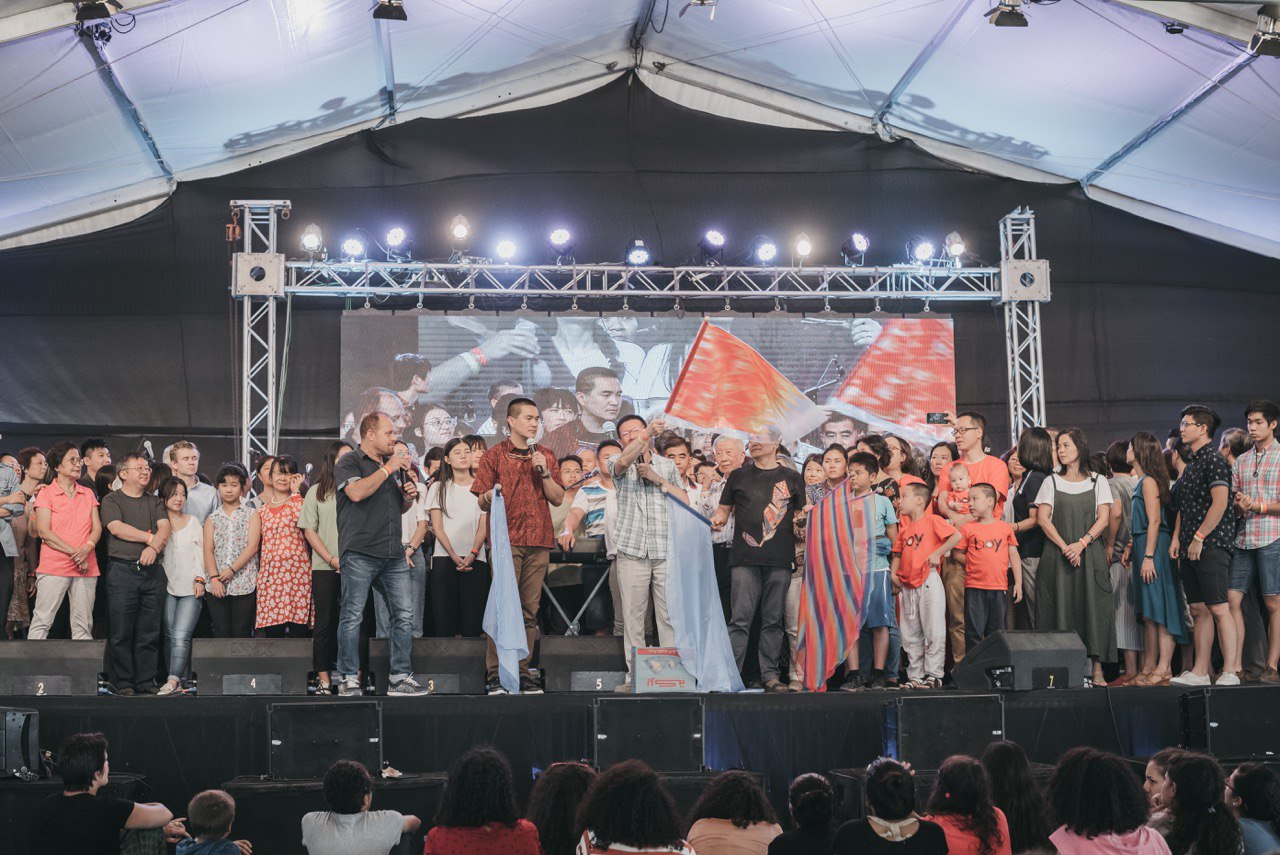 The Lord is expanding the heart of Egypt to embrace the nations, as many from Asia came to the gathering this time. The depth of love that the nations brought to Egypt melted the hearts of the family. The families from Korea and China shared their hearts with the people of Egypt, giving testimonies of their sacrifice and journey. Both nations ended their time on stage by singing songs of thanksgiving and commitment towards the Egyptian family. A sweet time of embracing between Egypt and the nations followed.