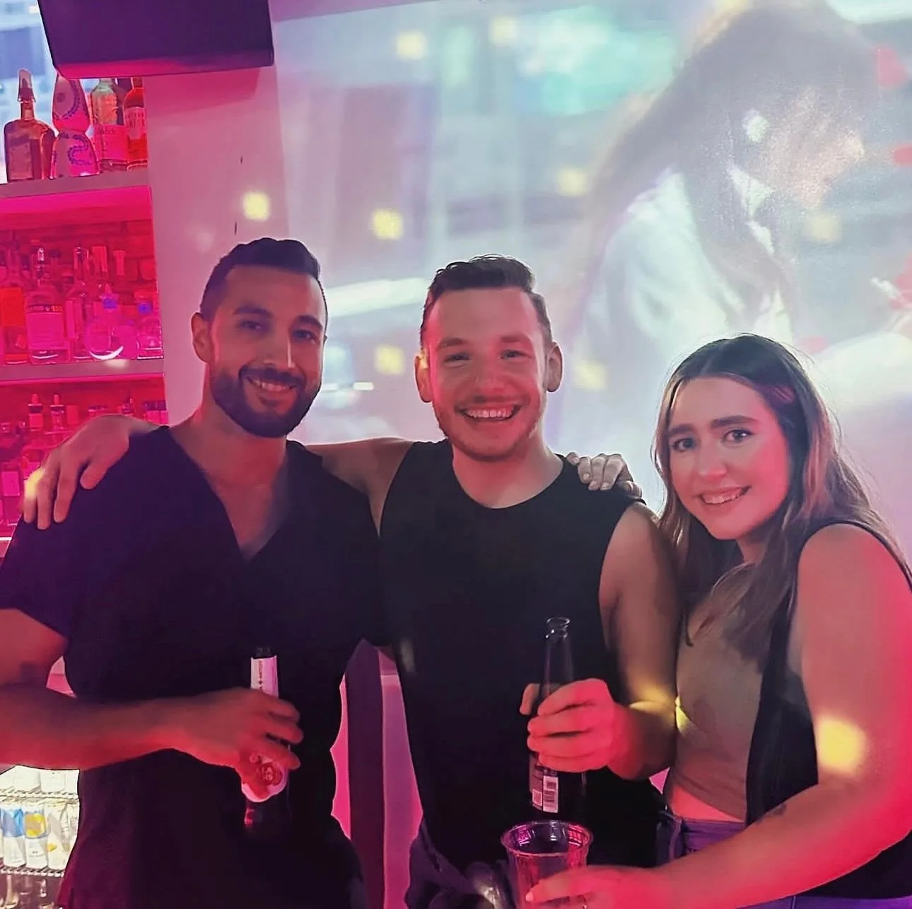 Get your happy hour on with us happening NOW at Rise! Take a quick break from your Black Friday shopping with drink specials until 9! 

#gaynyc #gaybarnyc #gayclubnyc #nycgay #instagay #hellskitchennyc