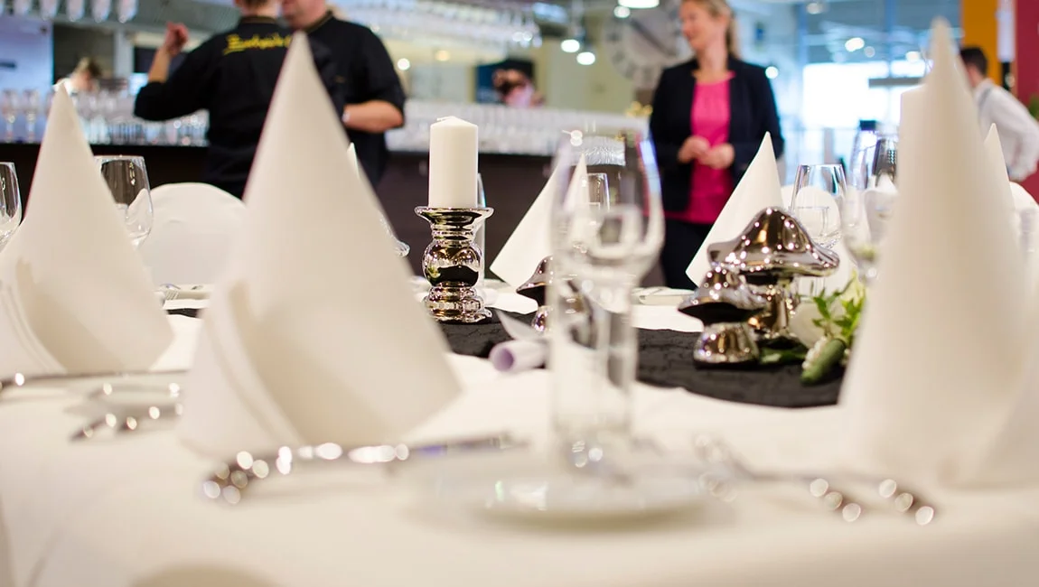 zurheide-feine-kost-stellenanzeige-crown-kassierer-vegetarisches-restaurant.jpg