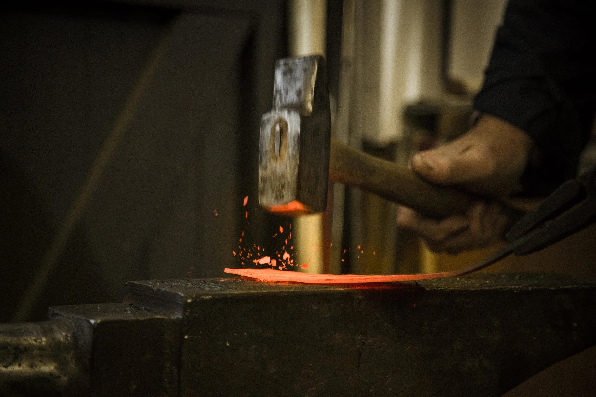 Forging a carbon steel blade