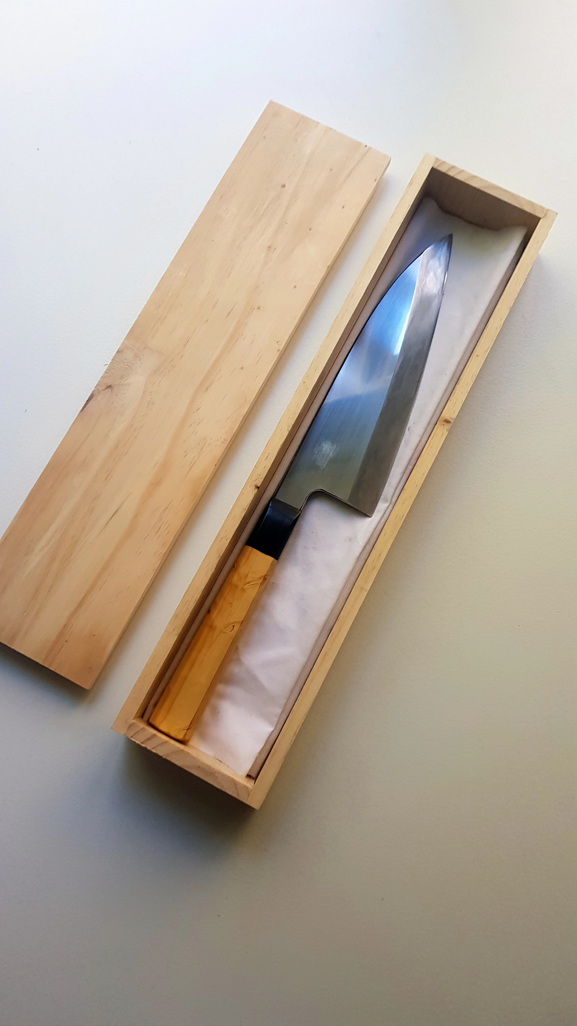 165mm DebaThe Deba is primarily a preparation knife for fish and poultry. The blade is 14C28N cutlery steel; this is a super fined-grained steel made by Sandvik in Sandviken, Sweden. It is their best quality steel and has the optimised chemistry req…