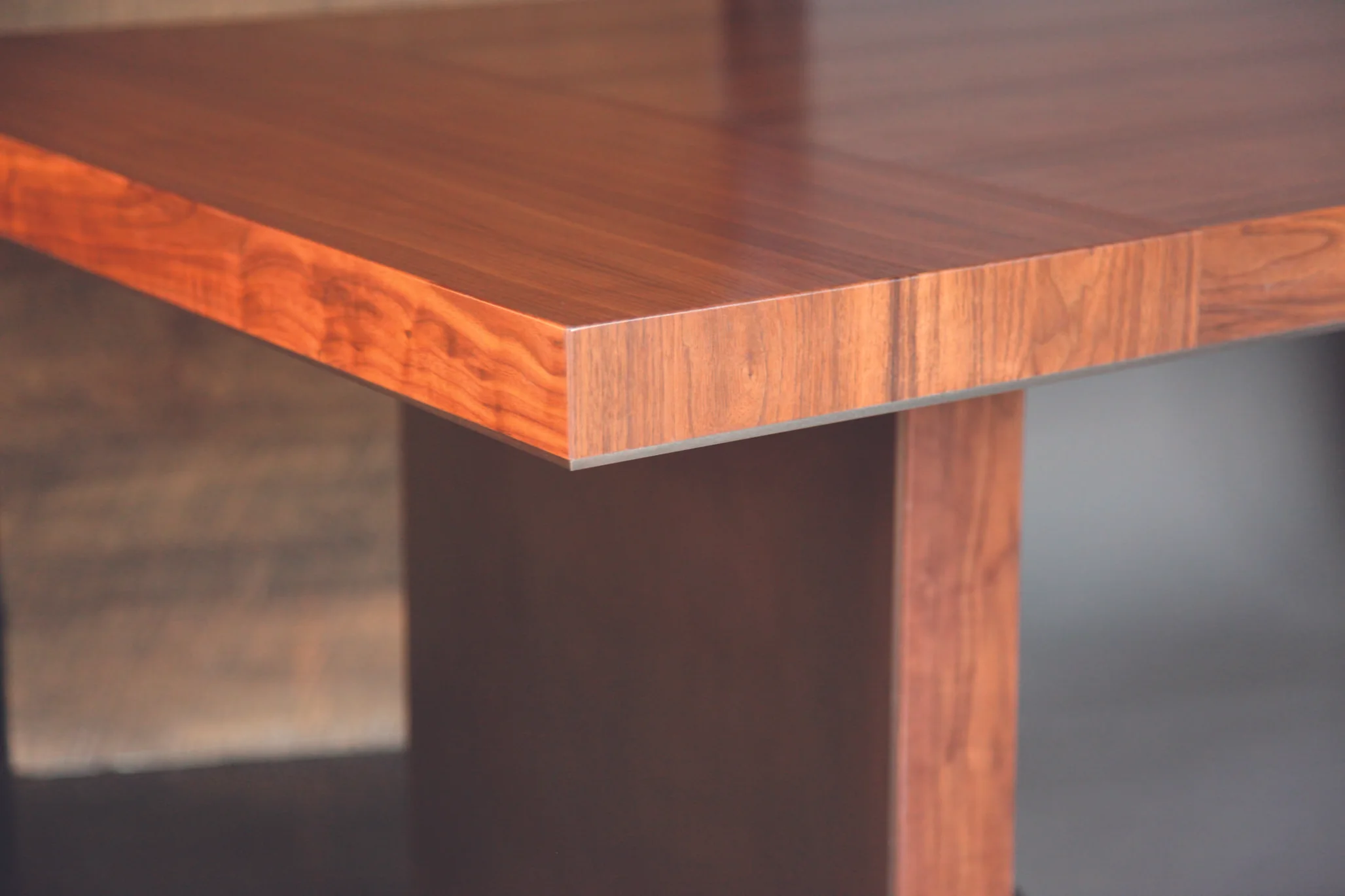 Marquette Dining Table corner detail