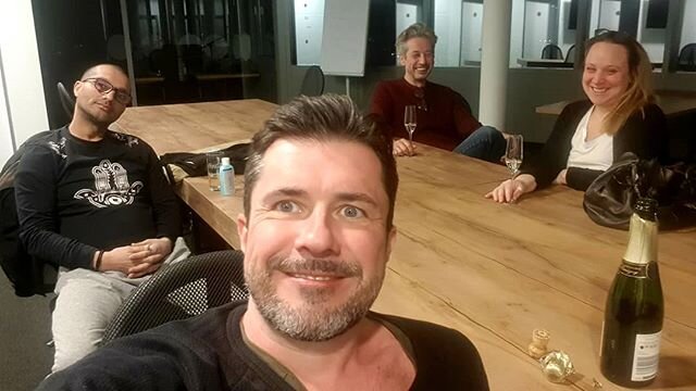 Jetzt gleich live bei Antenne Frankfurt... schaltet ein... ich sende trotz meines 40. Geburtstag...den Livestream k&ouml;nnt ihr euch direkt auf der Internetseite anh&ouml;ren wenn ihr nicht in Frankfurt lebt. Ahoi euer Crelli ... #radio #christopher