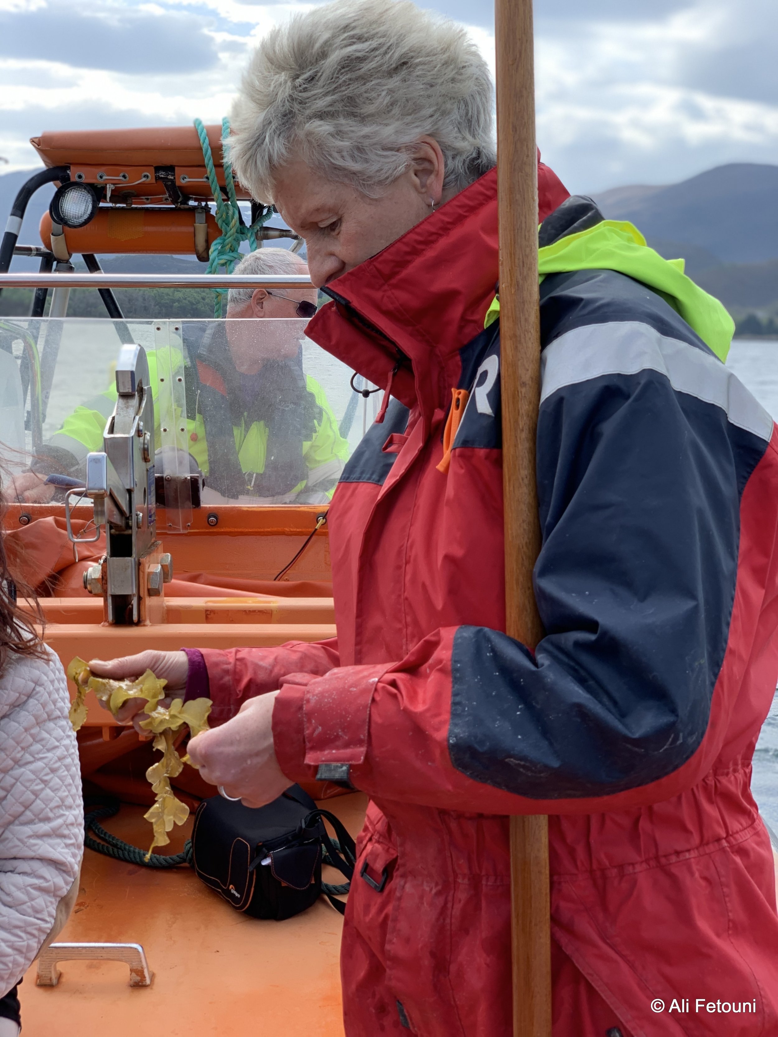 An opportunity to touch, smell and taste our seaweed (©Ali Fetouni)