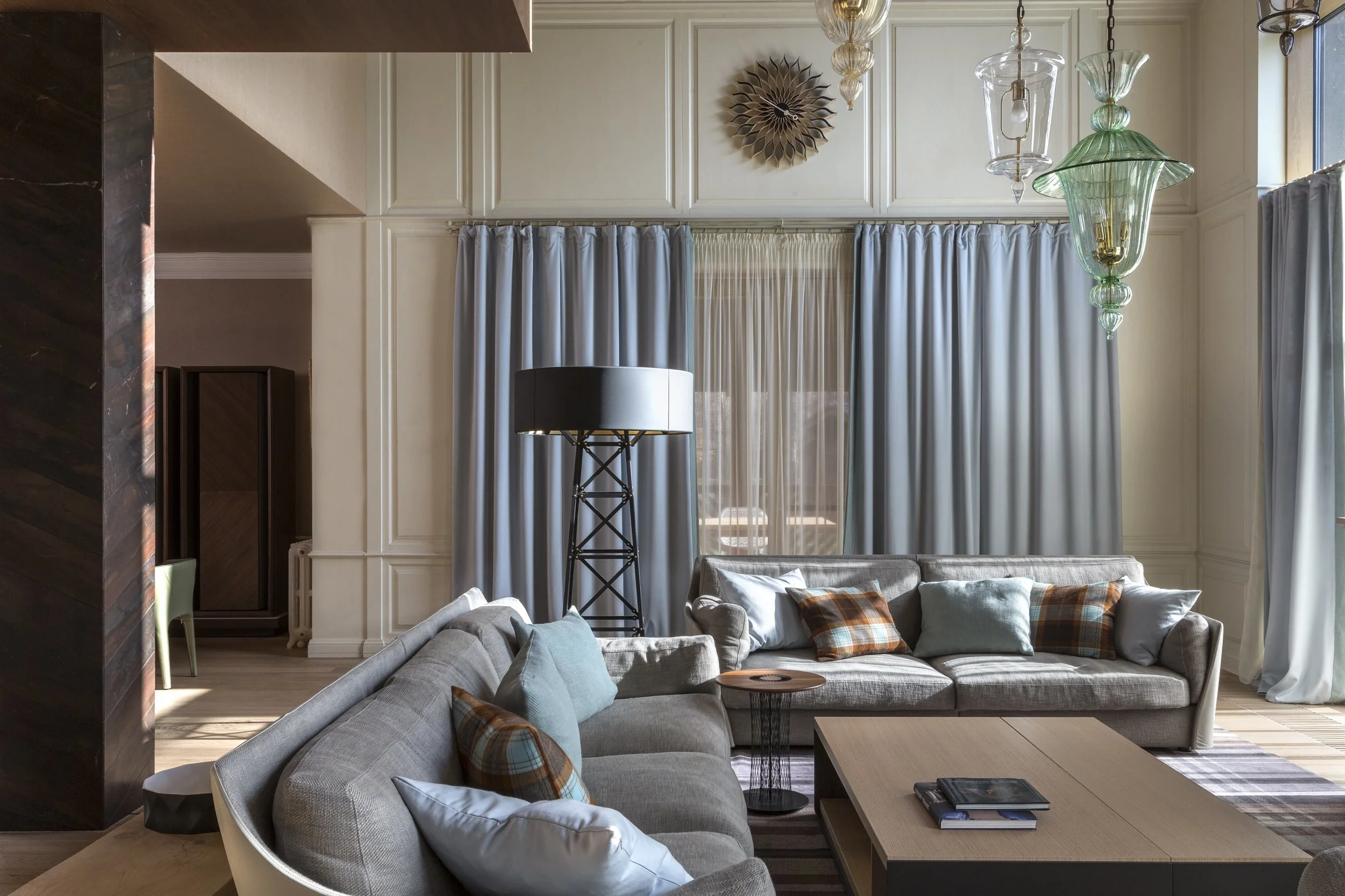 We have brought life to a vacation house near Kiev, turning it into the Maison de Charme – a family dwelling with character. The architects intended to create an interior unrelated to fashion trends, one that is beyond time and labels.