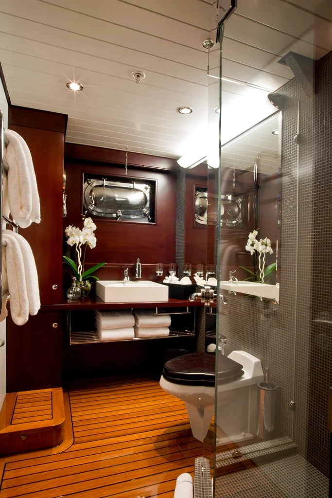 Sarboard aft bathroom.jpg